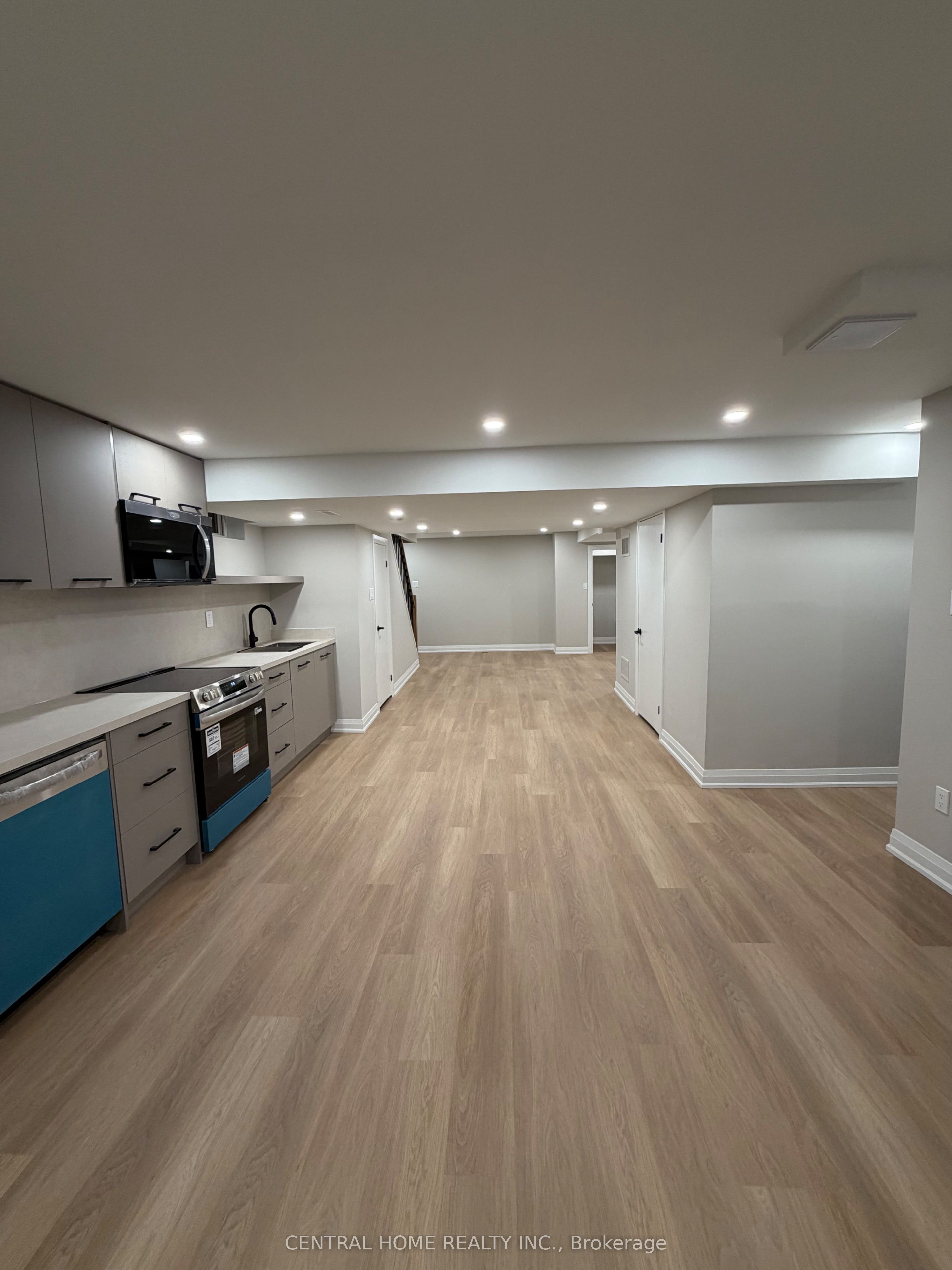 BSMT - 229 Spring Gate Boulevard, Vaughan, ON, L4J 3G3 photo 5