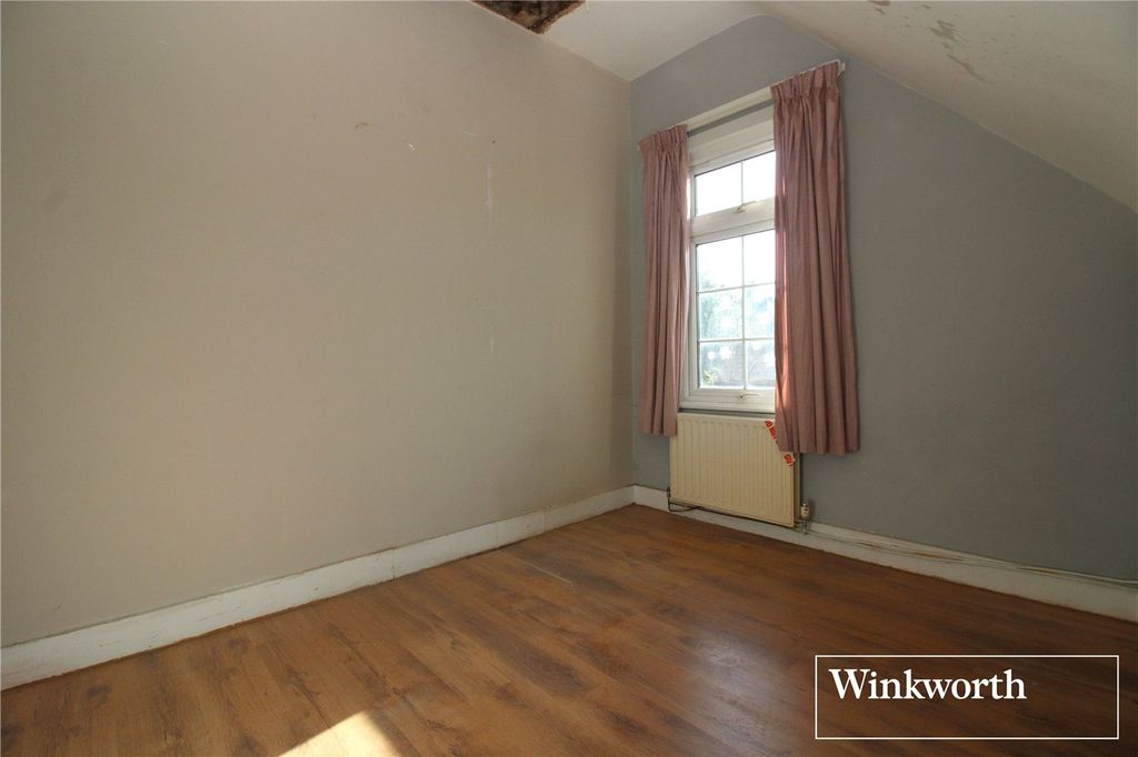 Additional image 8 of 3 bed semi-detached house for saleHogg Lane, Elstree, Borehamwood, Hertfordshire WD6
