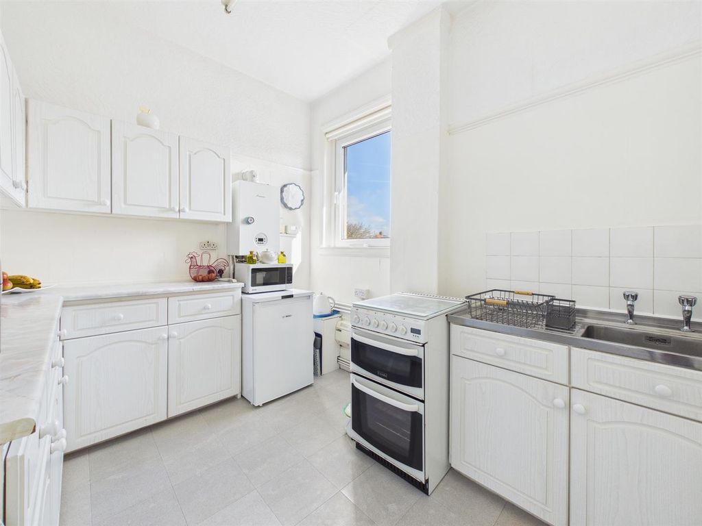 Additional image 9 of 3 bed flat for saleLougher Gardens, Porthcawl CF36