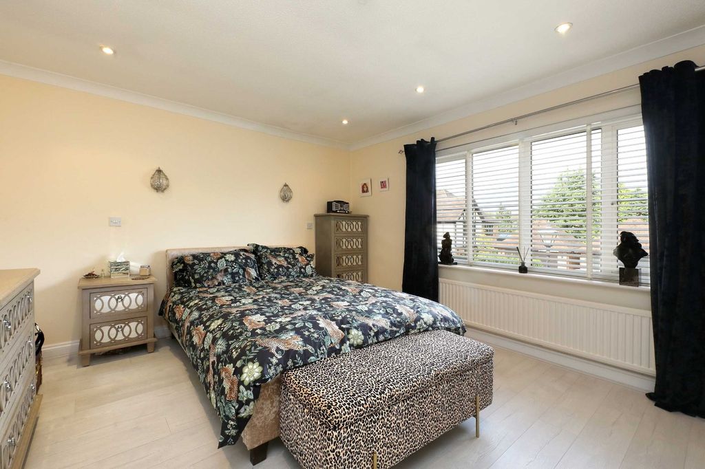 Additional image 10 of 3 bed terraced house for saleHubert Day Close, Beaconsfield, Buckinghamshire HP9
