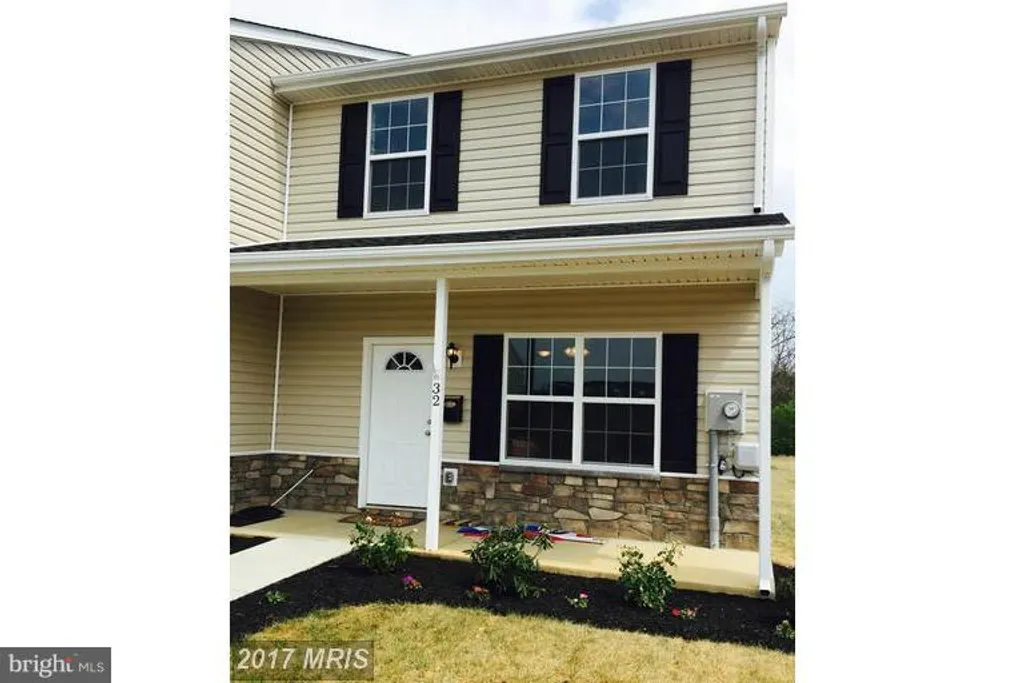32 Lobo Lane, Inwood, WV 25428