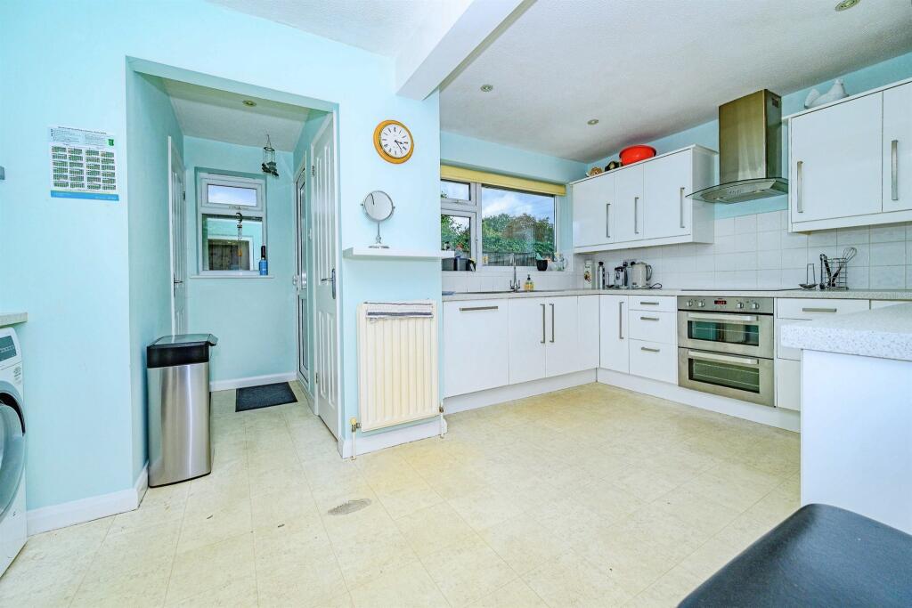 Oaklands Lane, Smallford, St. Albans photo 2