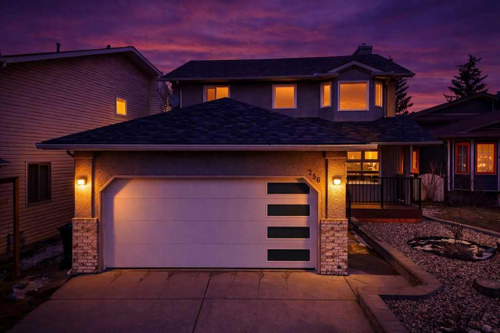 256 Riverside Mews SE, Calgary, AB, T2C 3Y8