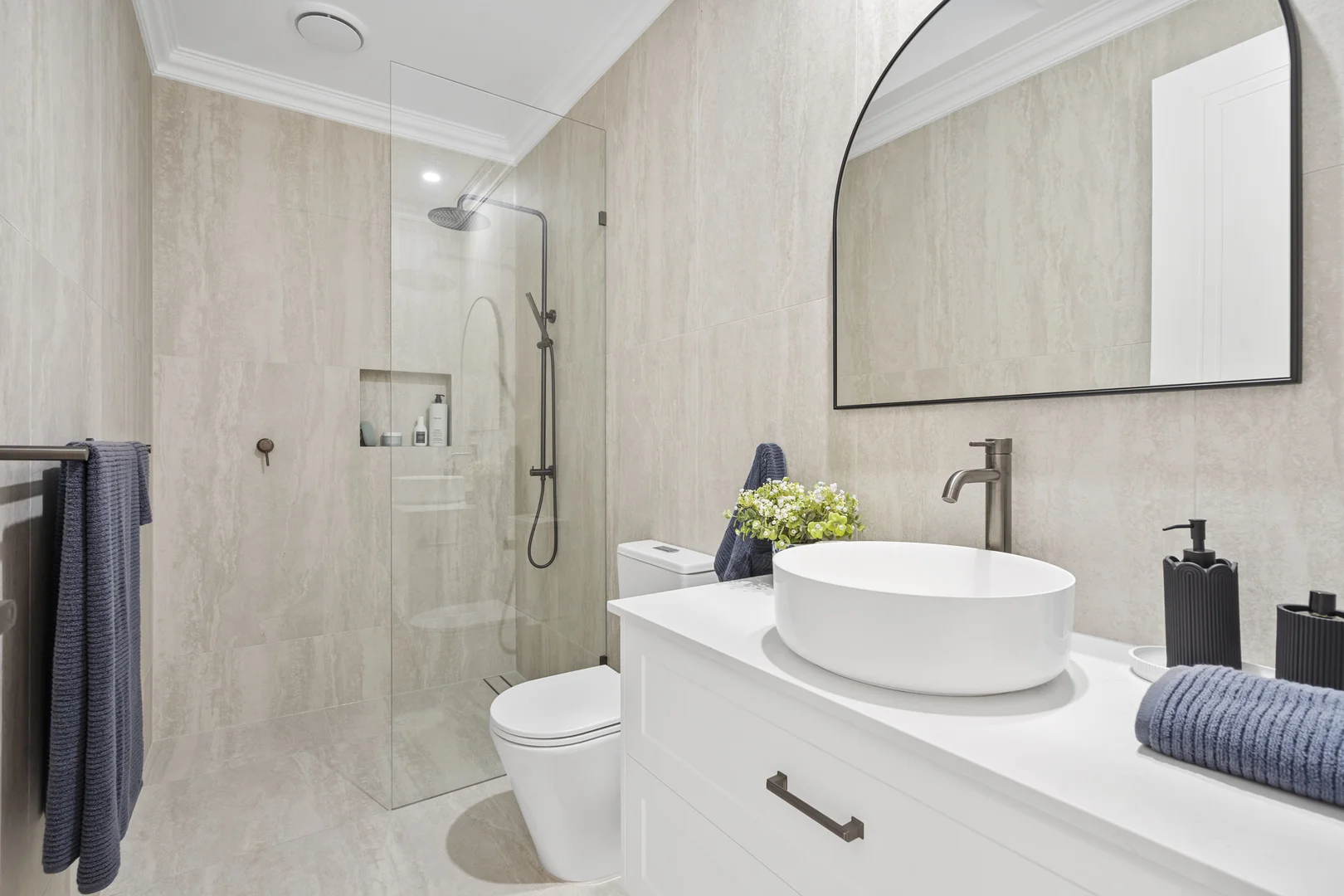 Additional image 17 of 4/14 Victor Avenue, Paradise Point QLD 4216