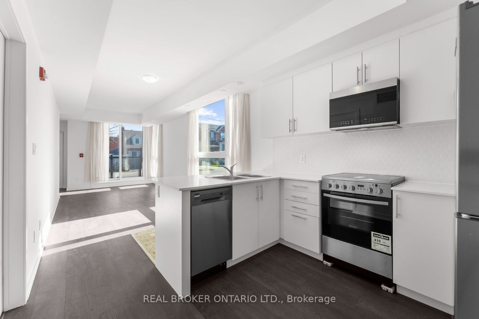 5-16 Marquette Avenue, Toronto, ON, M6A 0E1