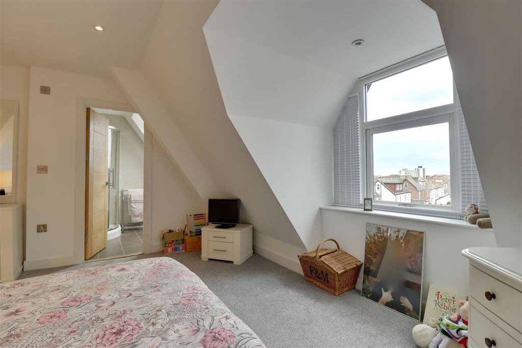 Additional image 19 of 2 bed flat for saleSt. Helens Parade, Southsea PO4