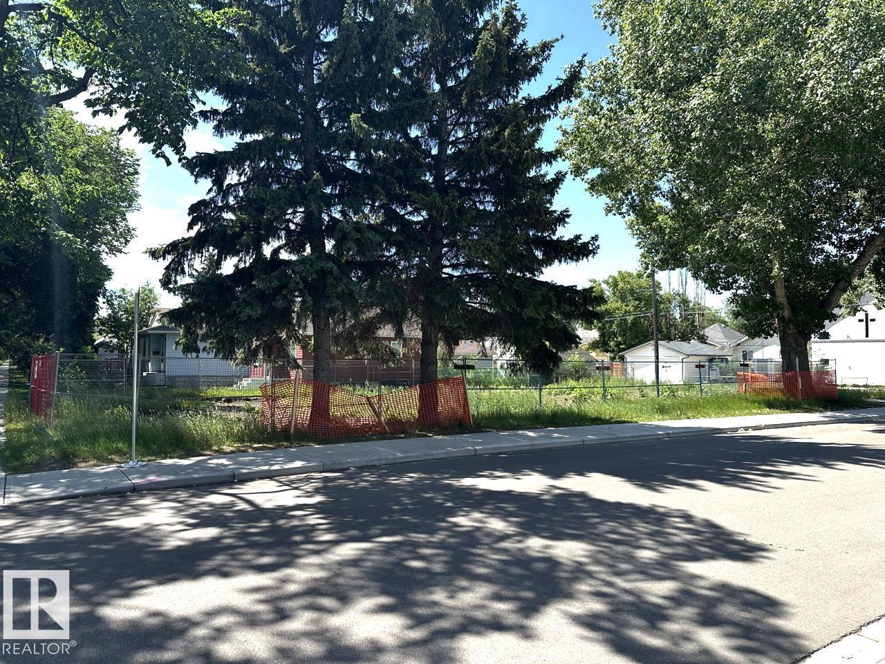 12072 95 Street NW, Edmonton, AB, T5G1M7