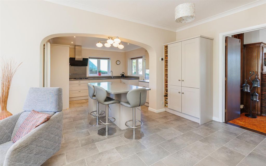 Additional image 5 of 6 bed detached house for saleNewport, Isle Of Wight PO30