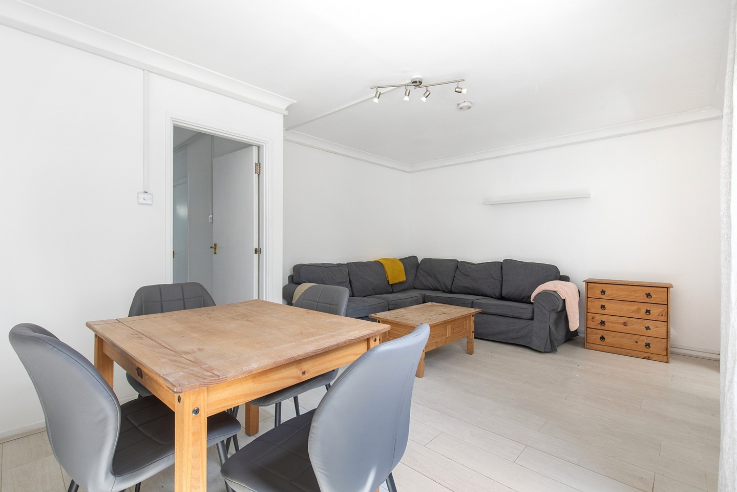 4 Bed Flat, Aveline Street, SE11, N1 7GU photo 3