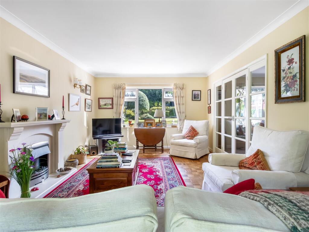 Woodside Lane, Brookmans Park photo 3