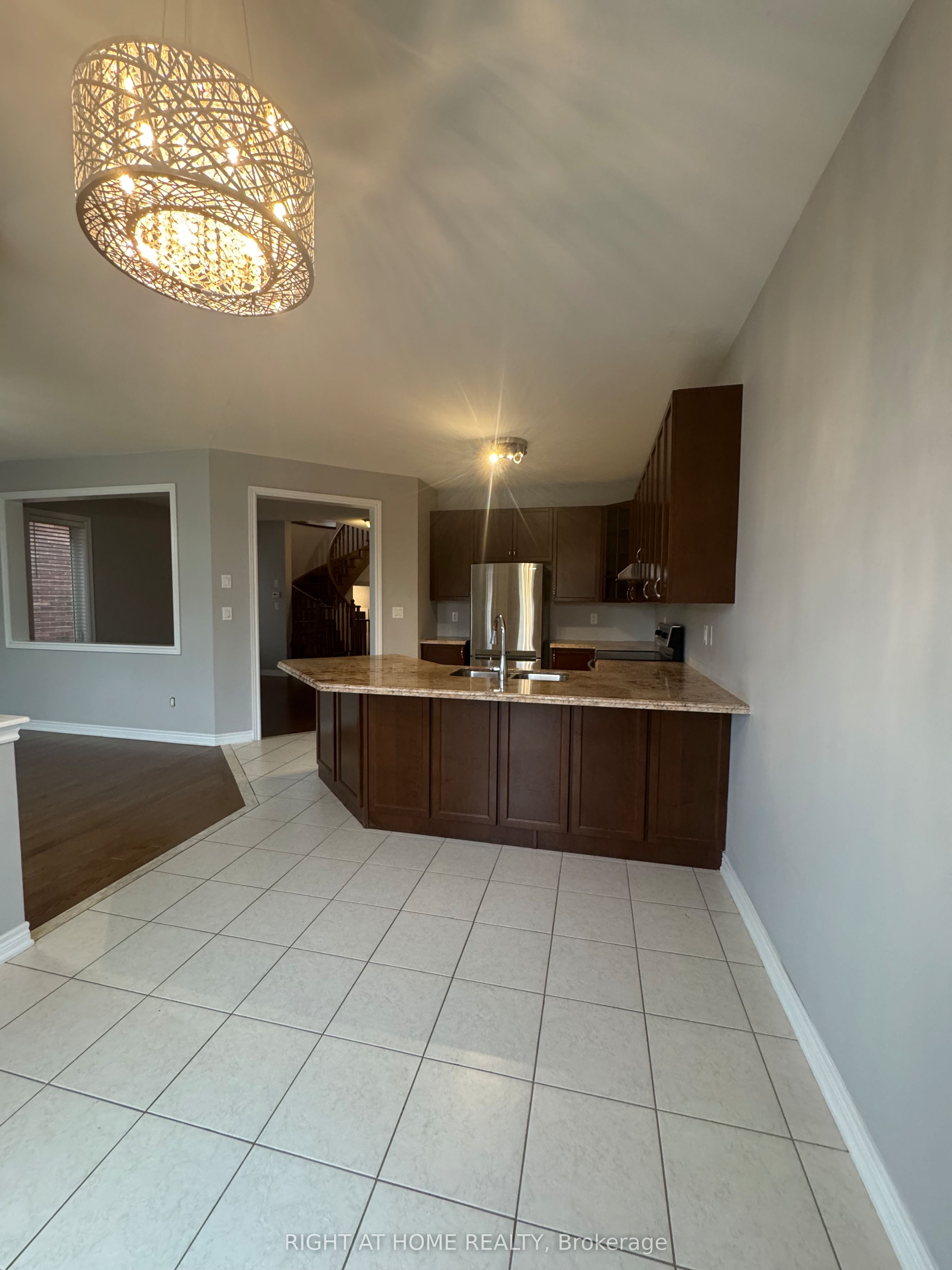 Additional image 3 of 2379 Quetico Crescent, Oakville, ON, L6M 0J3