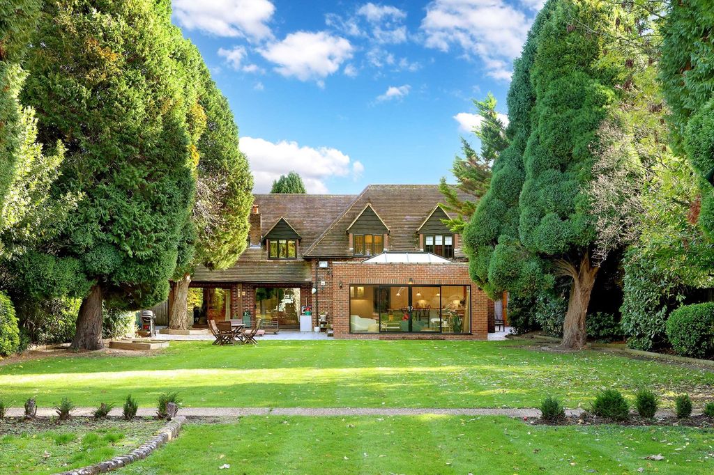 Additional image 3 of 5 bed detached house for saleWalkwood Rise, Beaconsfield, Buckinghamshire HP9