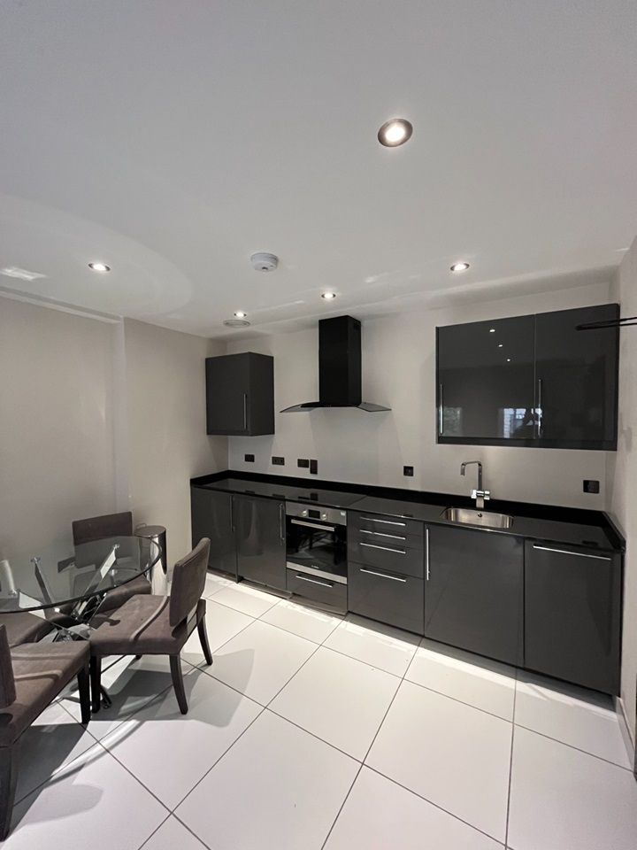 2 Bed Flat, Headrow Residence, LS1, N1 7GU