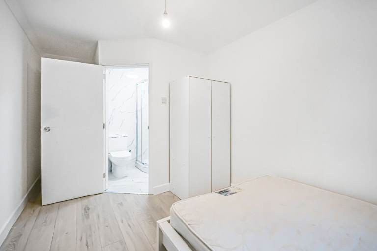 Room in a Shared House, Cape Yard, E1W, N1 7GU photo 3