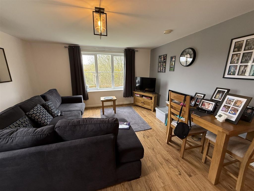 Additional image 5 of 2 bed flat for saleRhodfa'r Ceffyl, Ffoslas, Kidwelly SA17