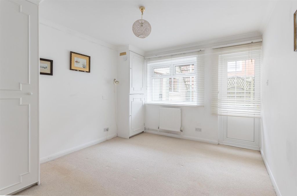 Additional image 10 of 2 bed flat for saleCowes, Isle Of Wight PO31