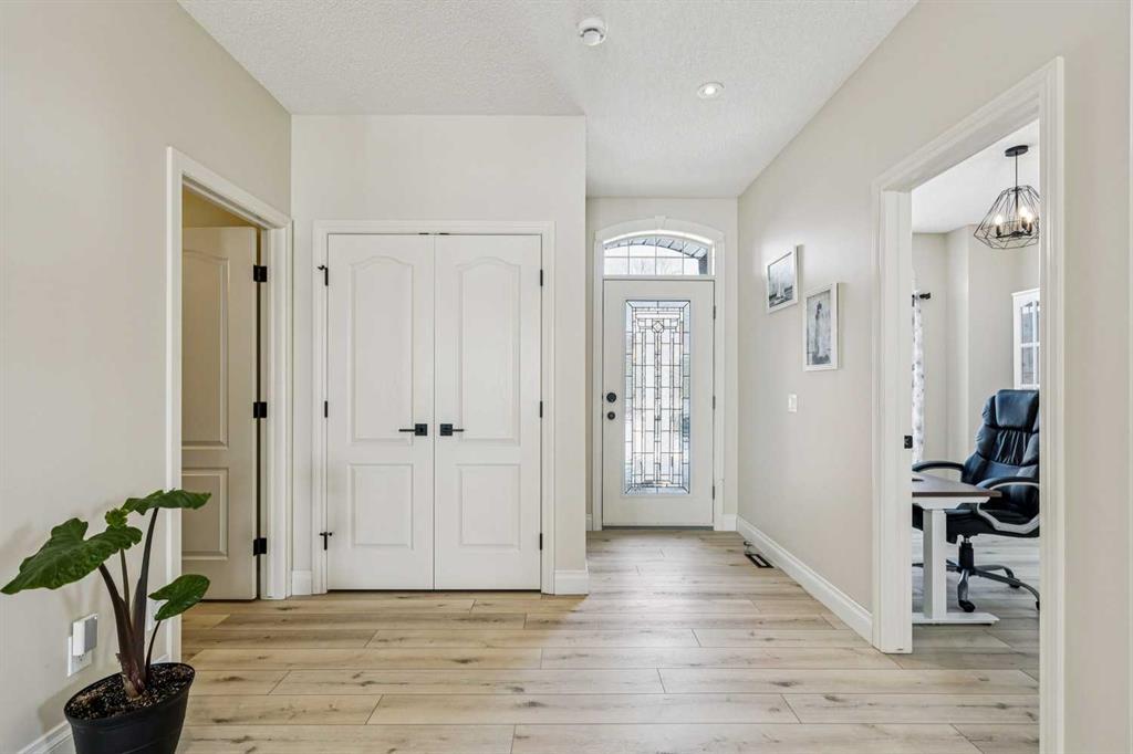 Additional image 4 of 120 Hidden Creek Circle NW, Calgary, AB, T3A 6J3