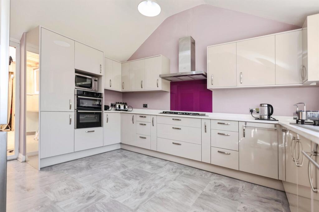 Court Oak Road, Harborne, Birmingham photo 3