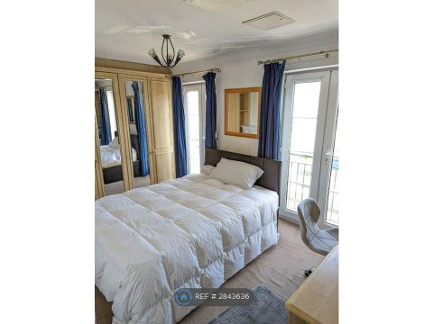 Regents Riverside, Reading RG1, Room to rent