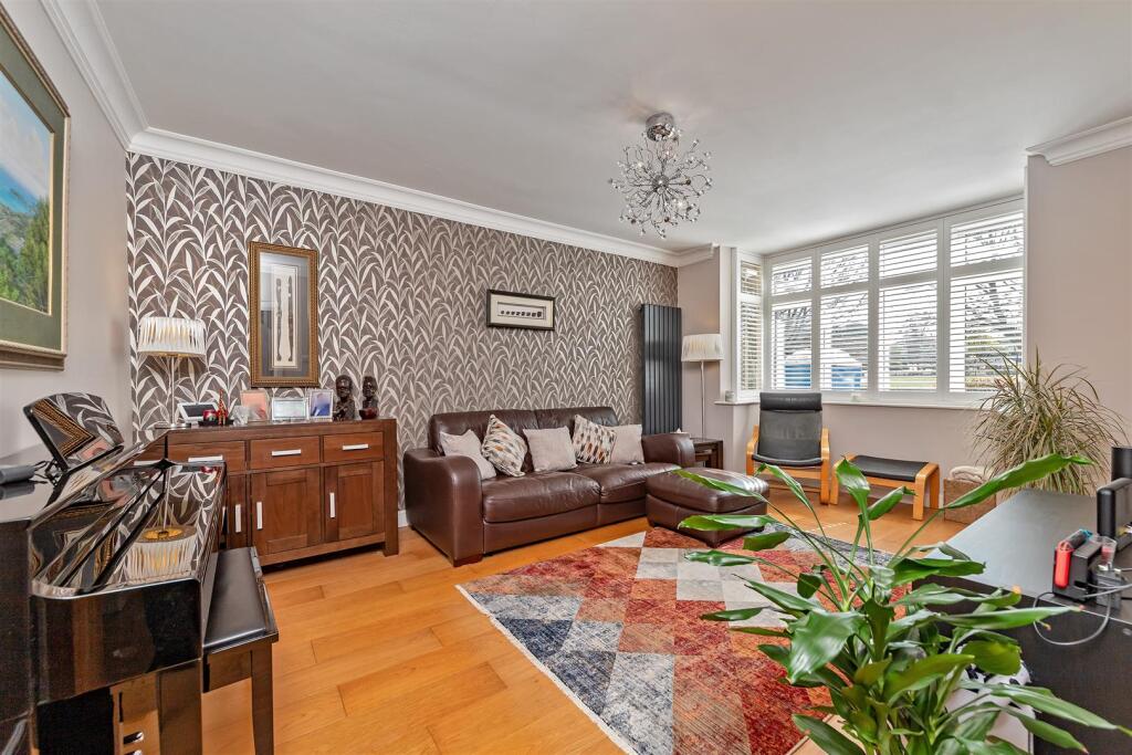 Batchwood Drive, St Albans photo 5