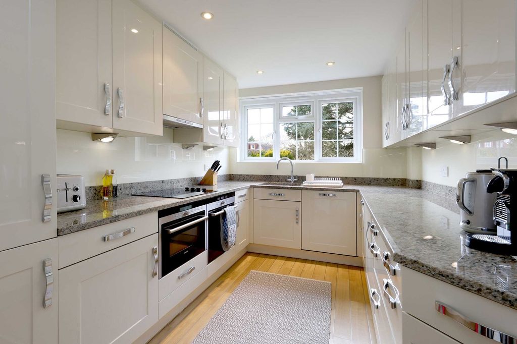 Additional image 3 of 4 bed flat for saleGrove Road, Beaconsfield, Buckinghamshire HP9