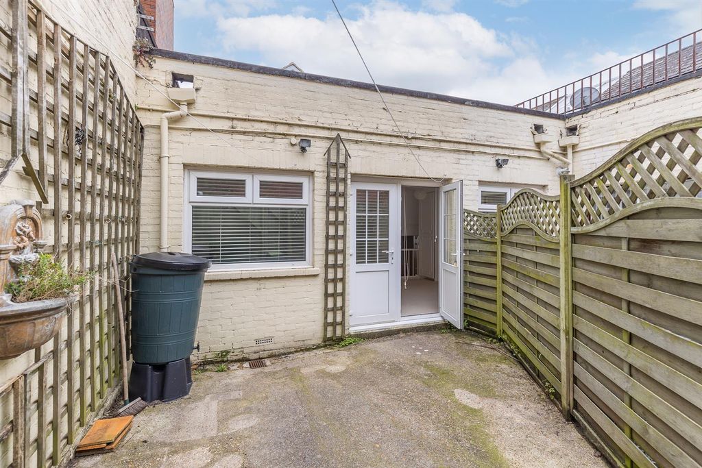 Additional image 13 of 2 bed flat for saleCowes, Isle Of Wight PO31