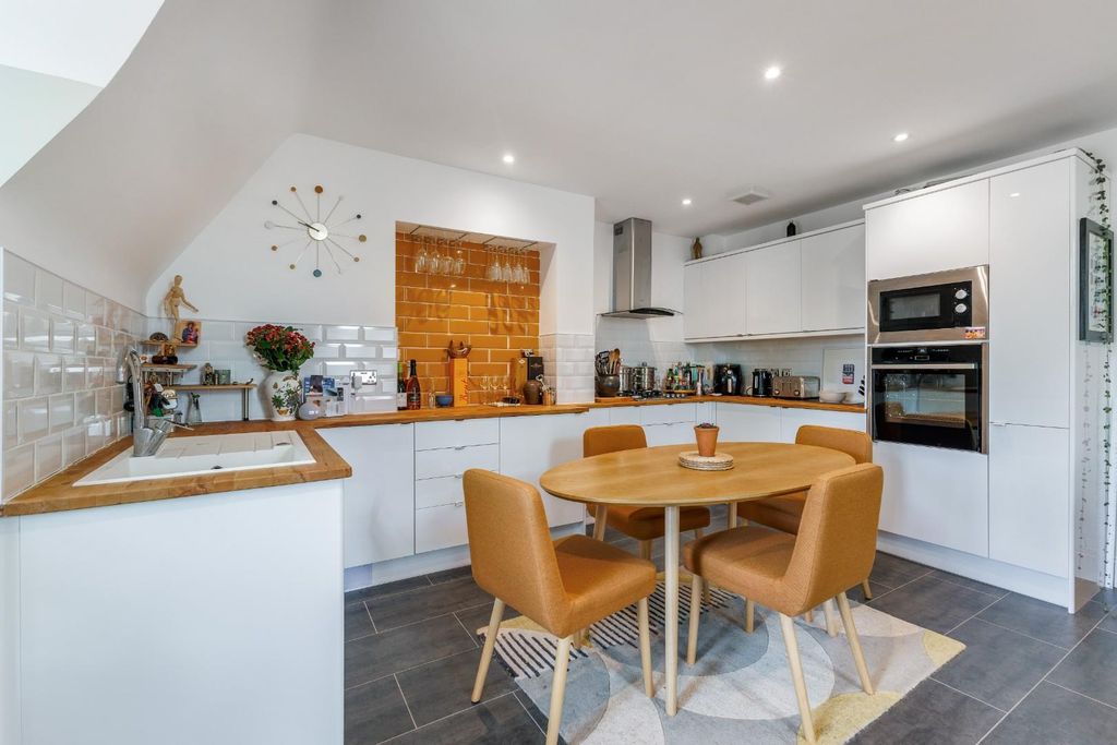 Additional image 6 of 2 bed flat for saleHughendon Manor, Petersfinger, Salisbury SP5
