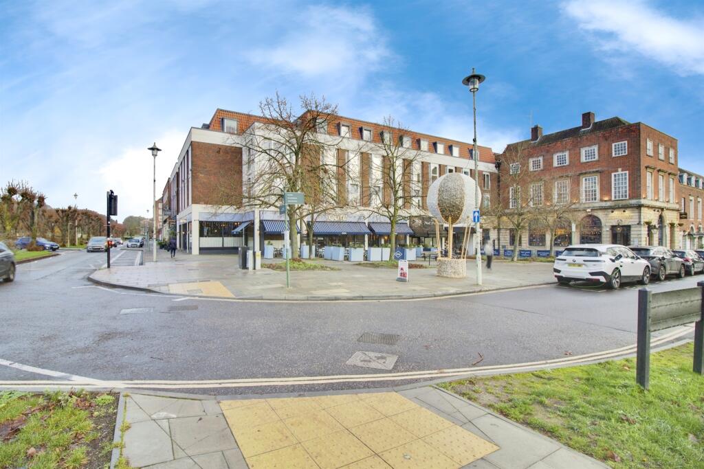 Parkway, Welwyn Garden City