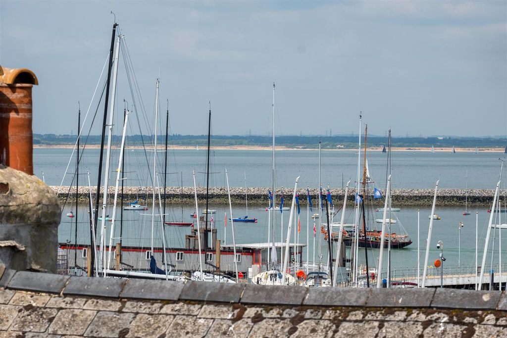 Additional image 2 of 1 bed flat for saleCowes, Isle Of Wight PO31