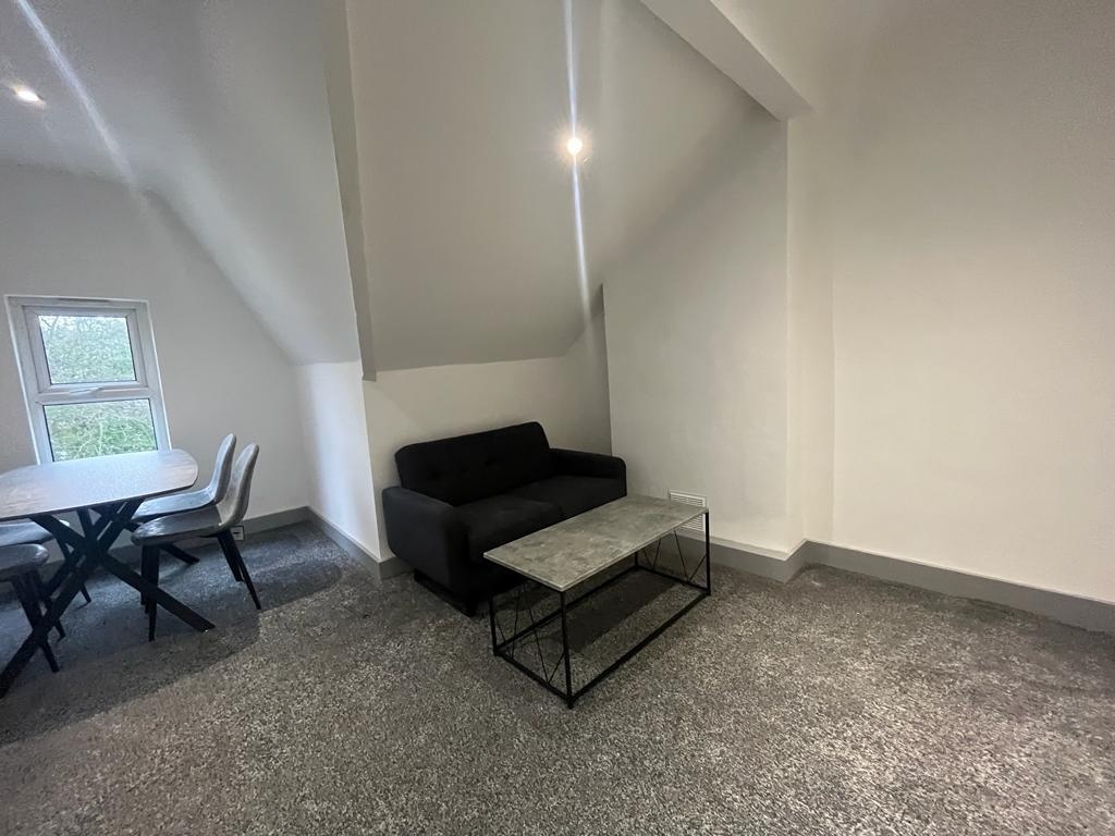 1 Bed Flat, Harehills Avenue, LS8, N1 7GU photo 2