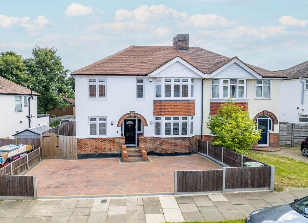 Tavistock Avenue, St. Albans, Hertfordshire, AL1