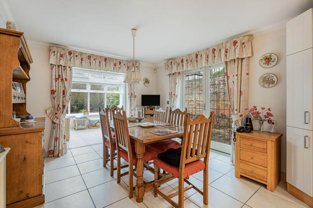 Monks Close, Redbourn, St. Albans, AL3 photo 4