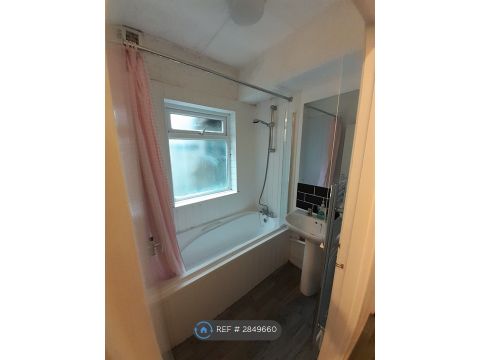 Agincourt Rd, Portsmouth PO2, Room to rent