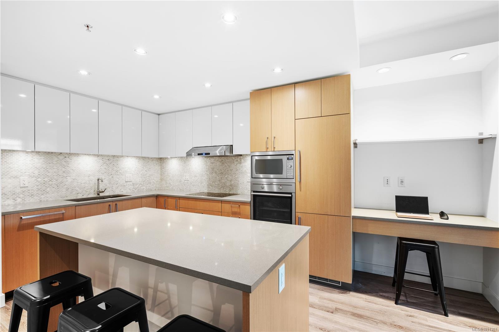Additional image 4 of 305-838 Broughton Street, Victoria, BC, V8W 1E4