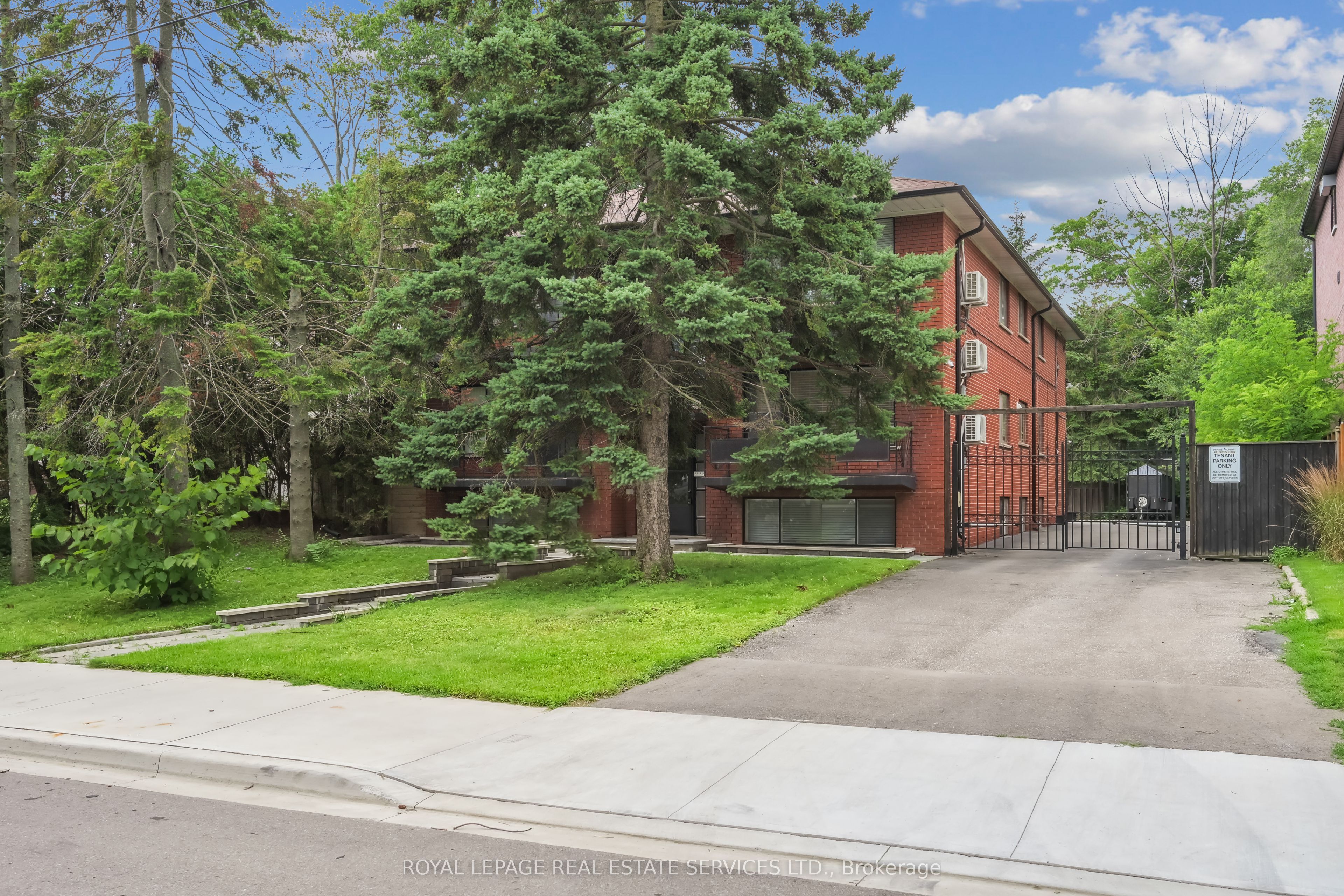 Additional image 3 of 6-18 Thirty Third Street, Toronto, ON, M8W 3G9
