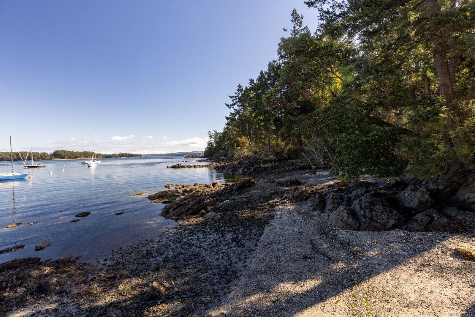 2220 Dolphin Road, North Saanich, BC, V8L 5Y7