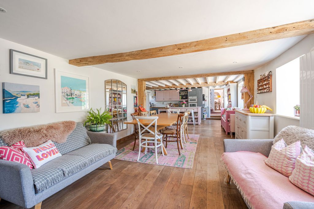 4 bed barn conversion for saleLowden Hill, Chippenham SN15 photo 4