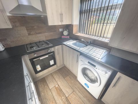 Wrenbury Street L7, Room to rent