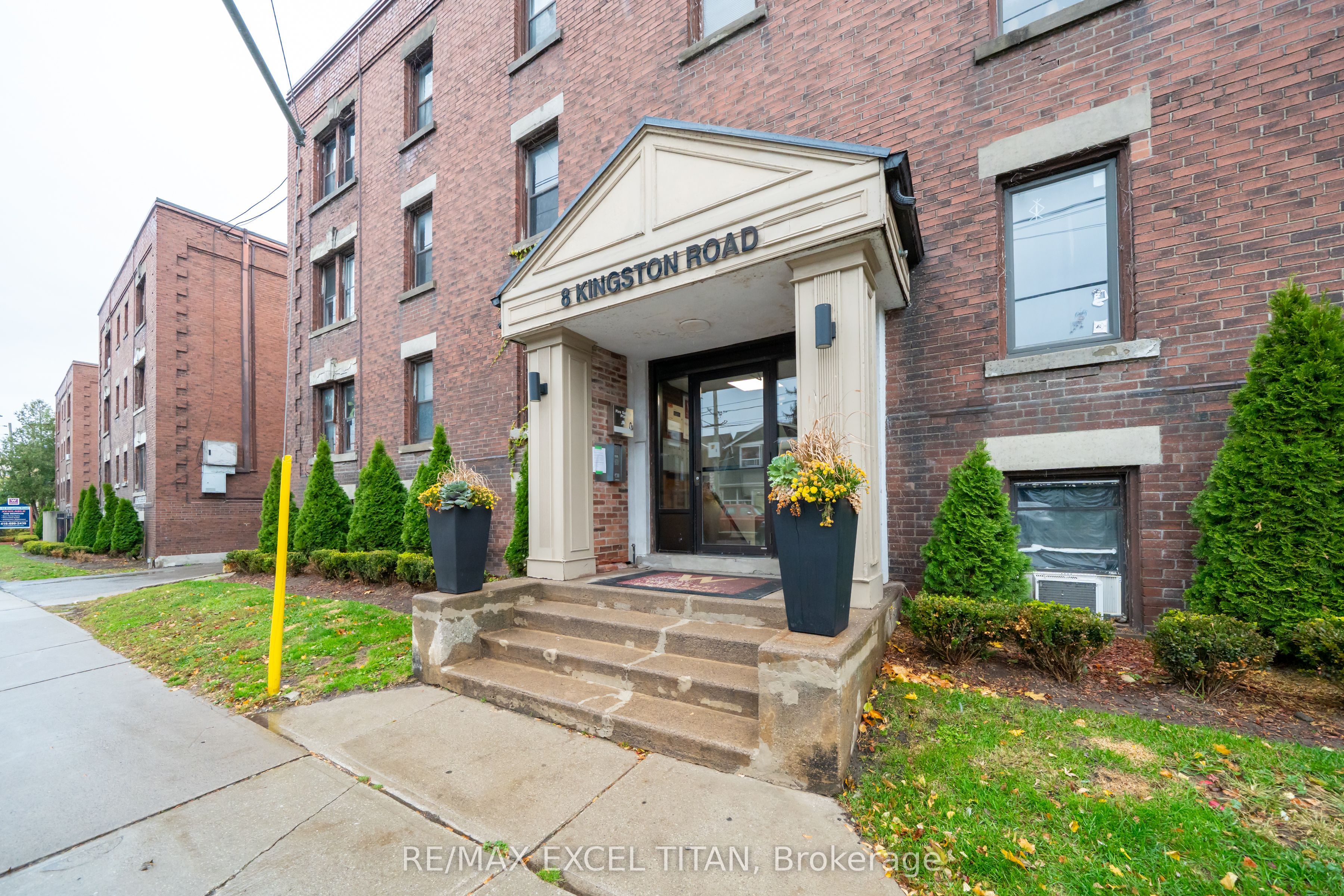 51-8 Kingston Road, Toronto, ON, M4L 2S4