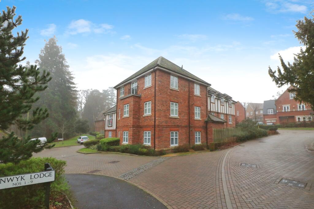 Henwyk Lodge, Welwyn, AL6