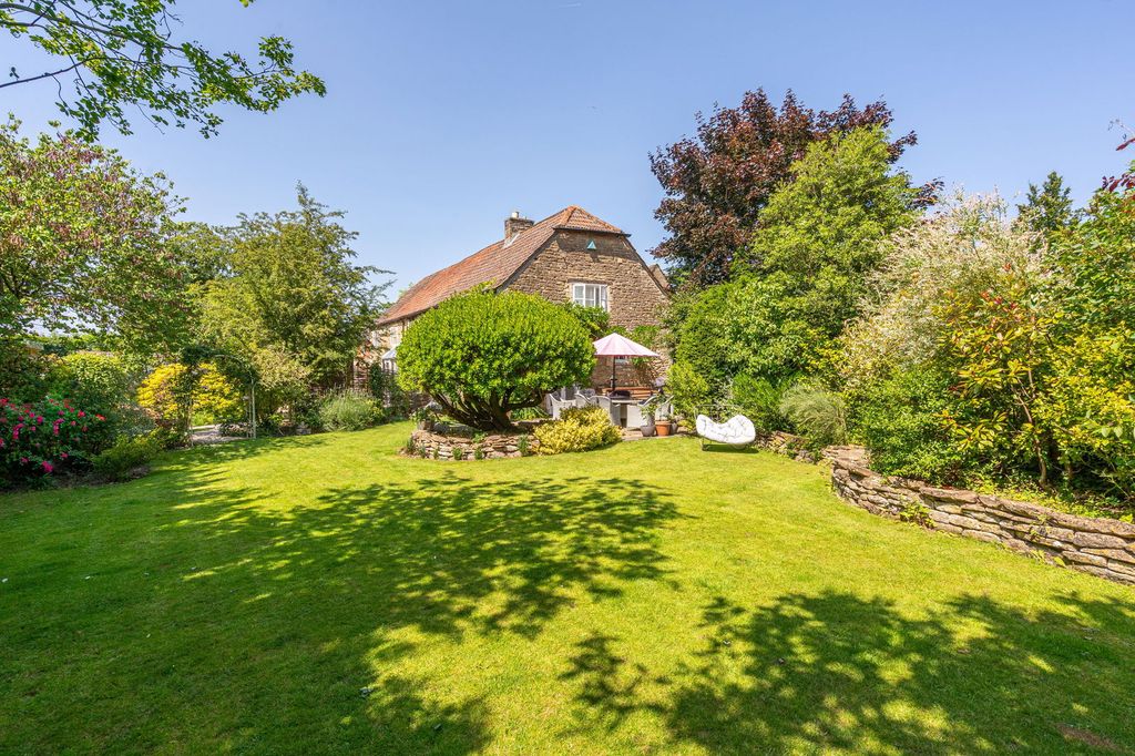 4 bed barn conversion for saleLowden Hill, Chippenham SN15 photo 2