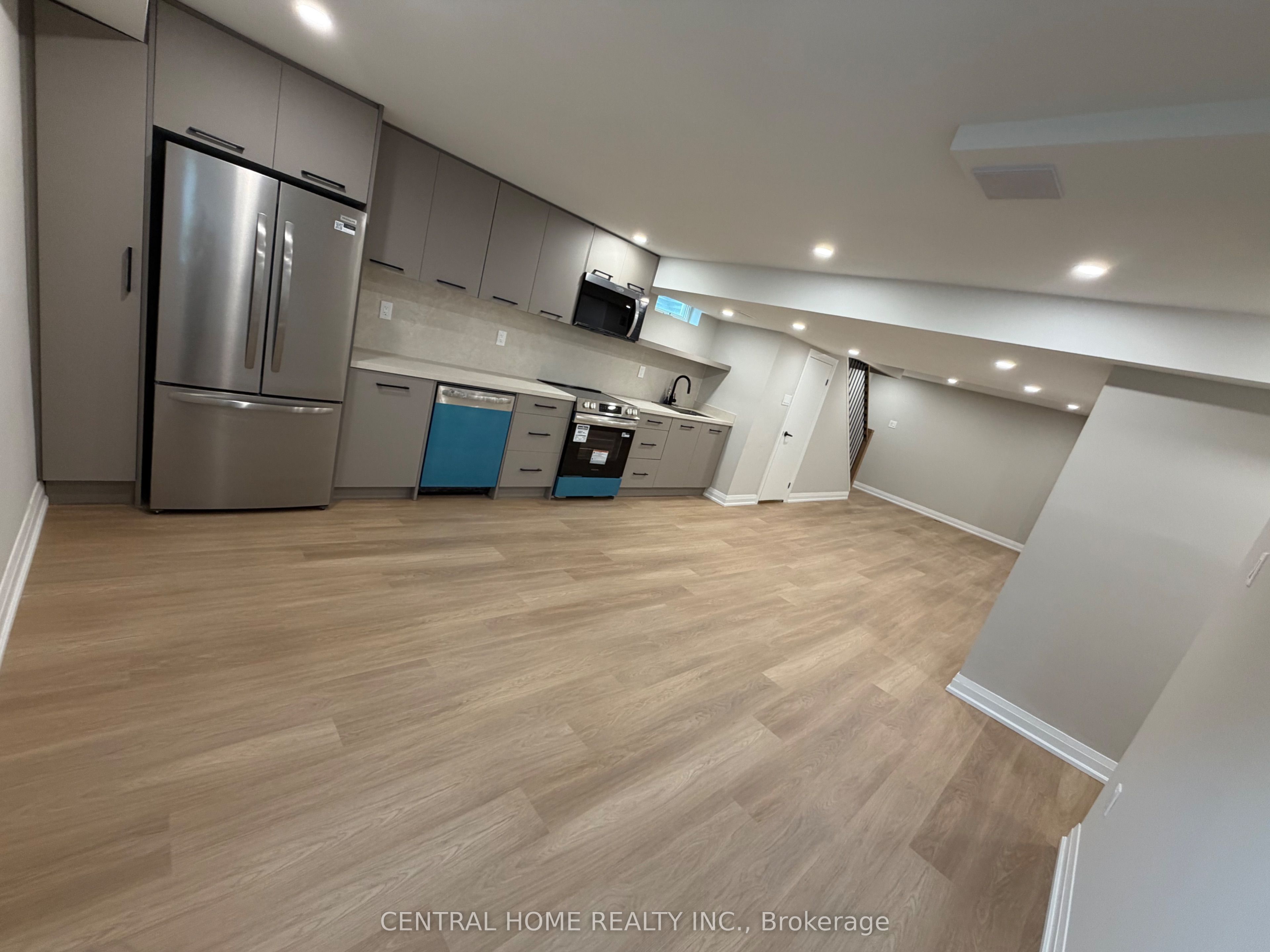 BSMT - 229 Spring Gate Boulevard, Vaughan, ON, L4J 3G3
