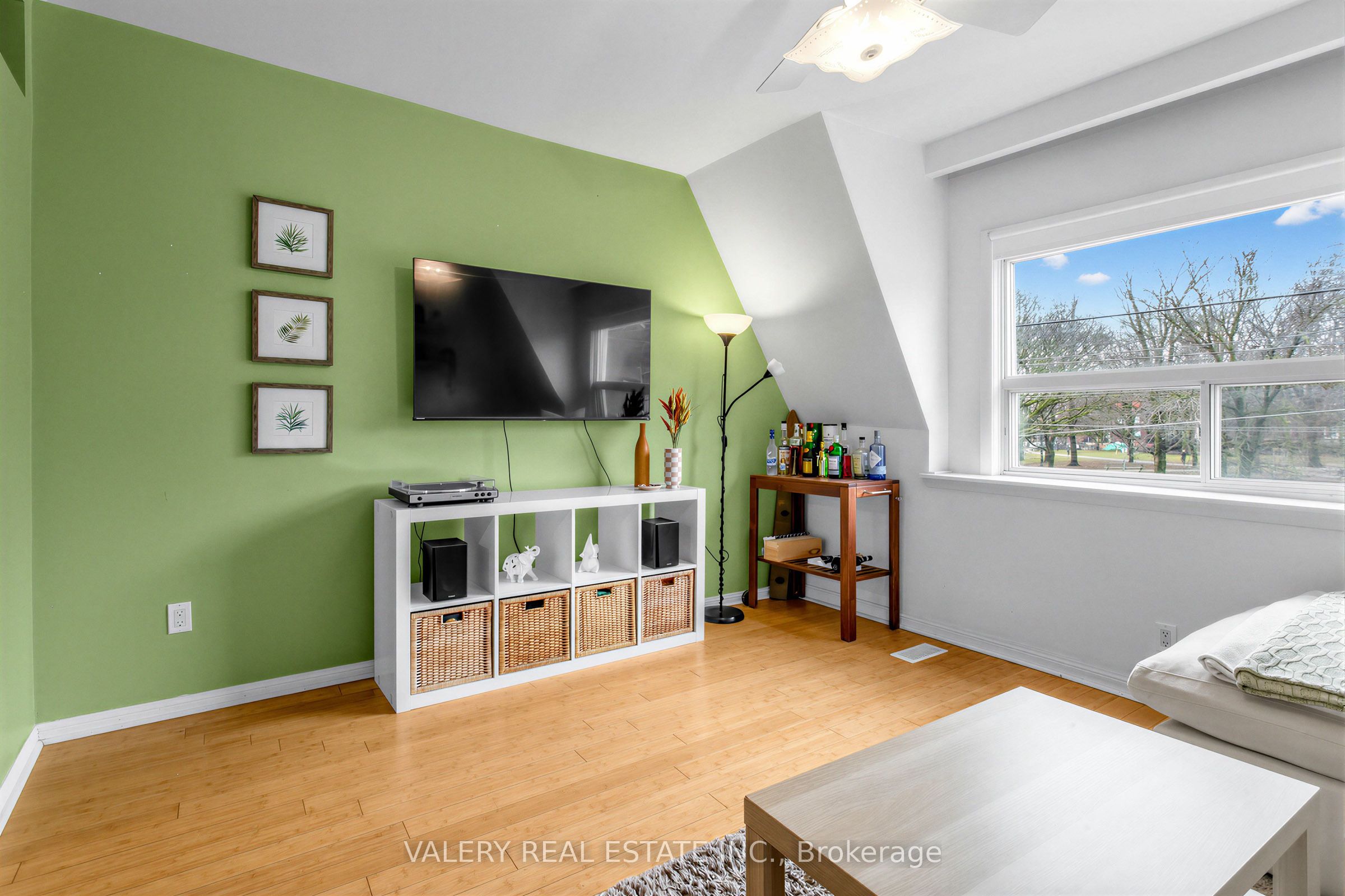 Additional image 3 of 1060 Dundas Street W, Toronto, ON, M6J 1W8