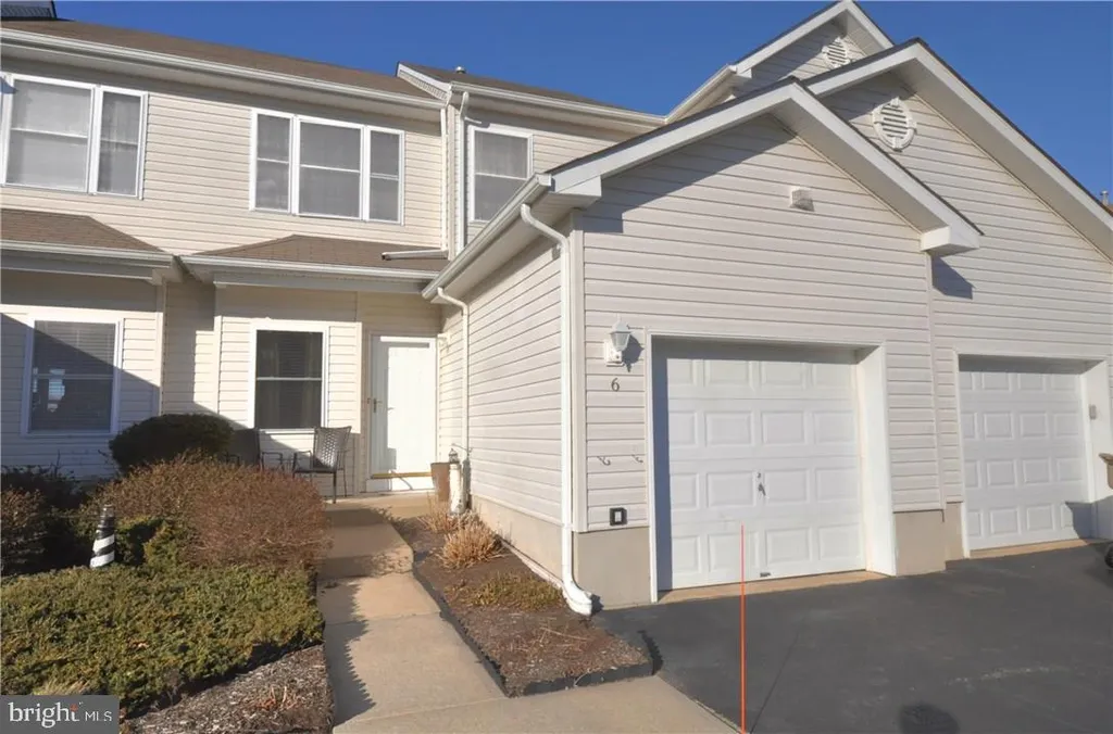 6 Blue Heron Lane, Bayville, NJ 08721