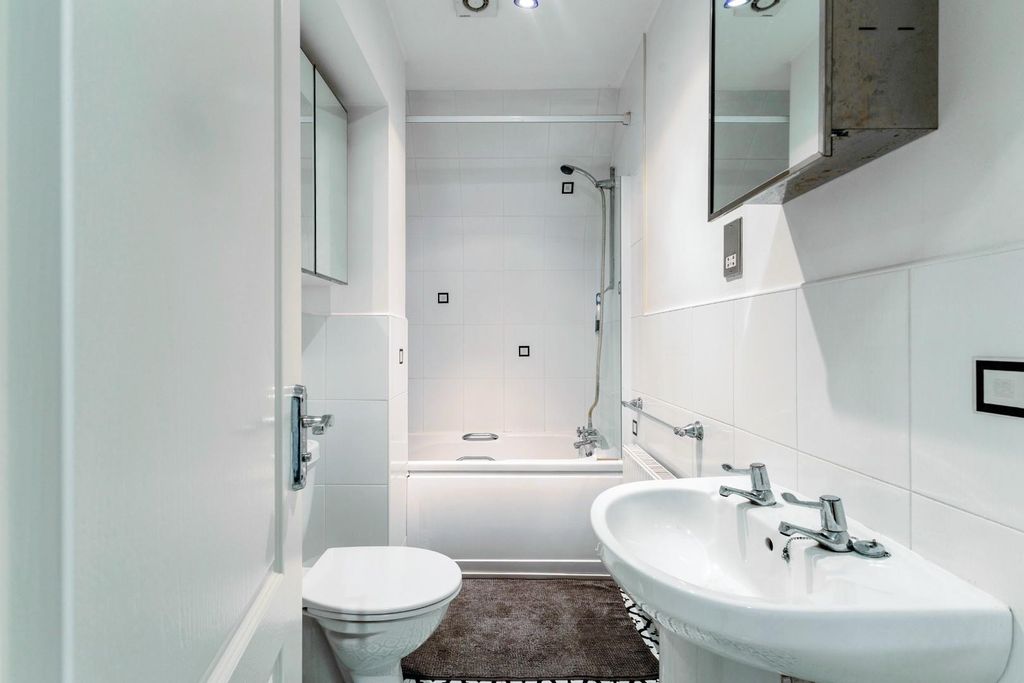 Additional image 11 of 2 bed flat for saleHughendon Manor, Petersfinger, Salisbury SP5