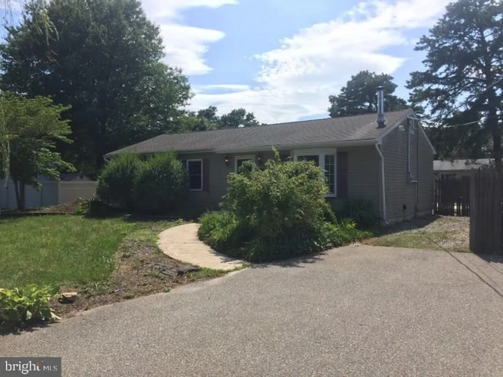 413 Lakeside Boulevard, Bayville, NJ 08721