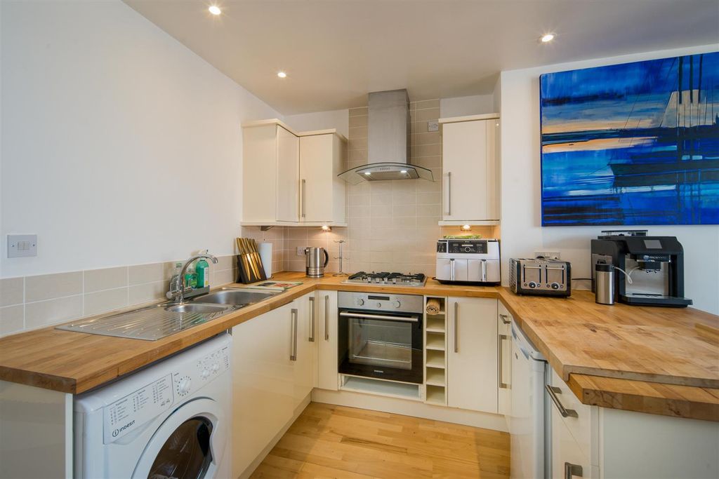 Additional image 7 of 1 bed flat for saleCowes, Isle Of Wight PO31