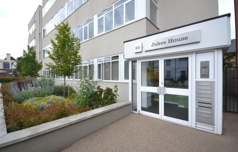East Street, Jukes House KT17