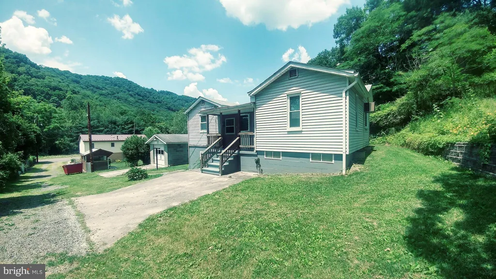 25407 Little Lane SW, Westernport, MD 21562