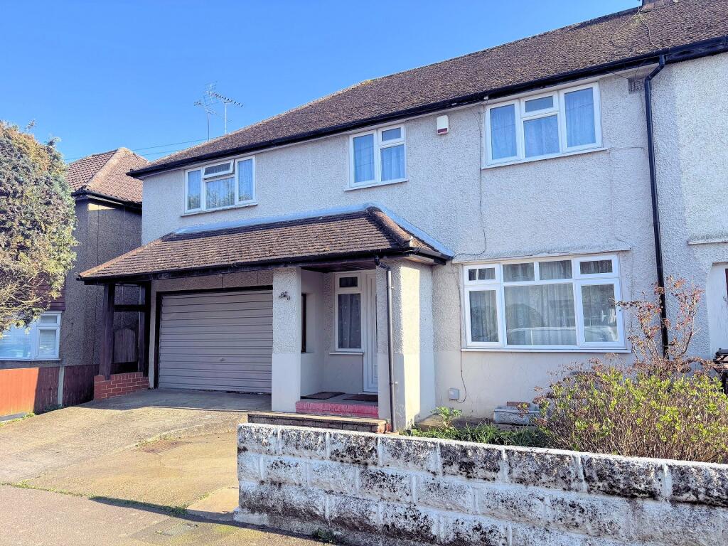 Napsbury Avenue, London Colney, AL2
